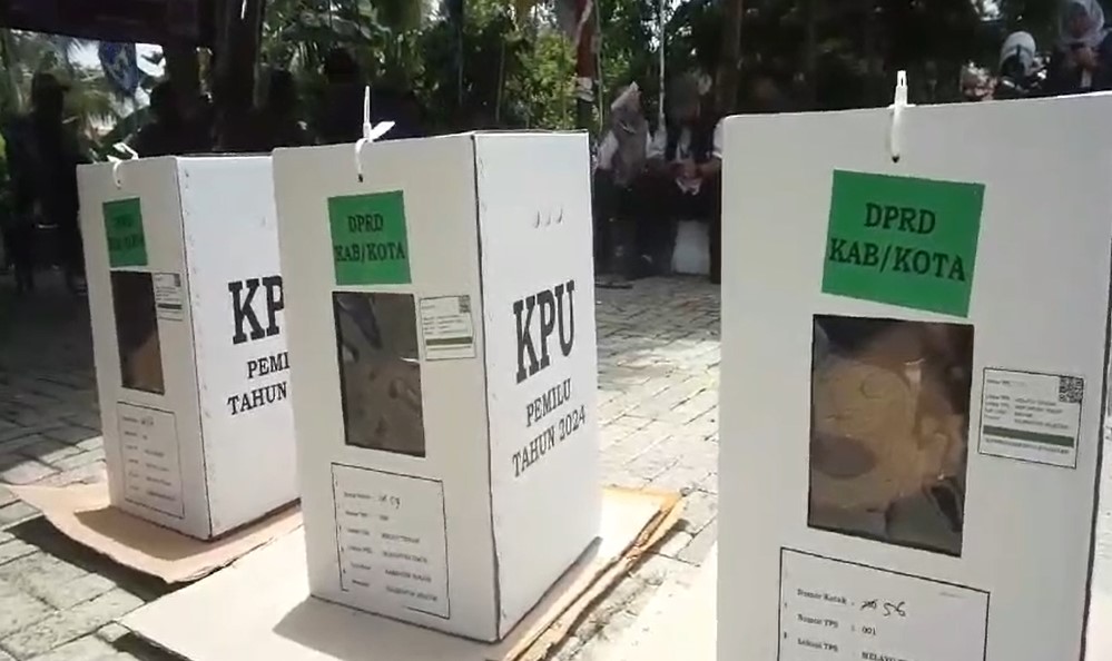 3 kotak suara dinyatakan rusak karena basah terkena air hujan