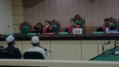 Dua terdakwa kasus tindak pidana korupsi pengadaan iPad di Sekretariat DPRD Kota Banjarbaru menjalani sidang vonis