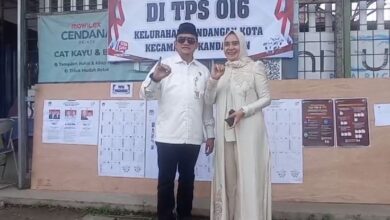 Pj Bupati HSS Hermansyah mengunjungi Tempat Pemungutan Suara (TPS) 016 Kecamatan Kandangan Kota