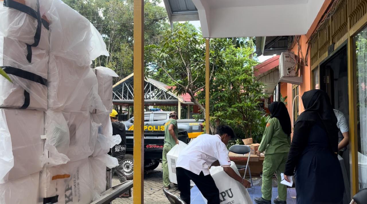 Proses pengembalian 2.080 kotak suara dari kelurahan ke kecamatan Banjarmasin Utara