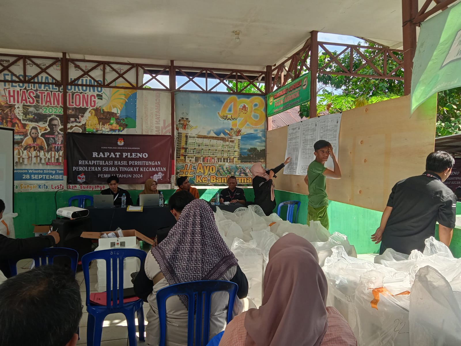 Rekapitulasi, di Kantor Kecamatan Banjarmasin Tengah