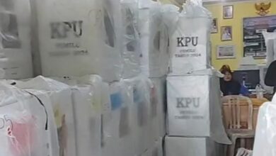 Tumpukan kotak suara terlihat memenuhi kantor Kelurahan Melayu, Banjarmasin Tengah
