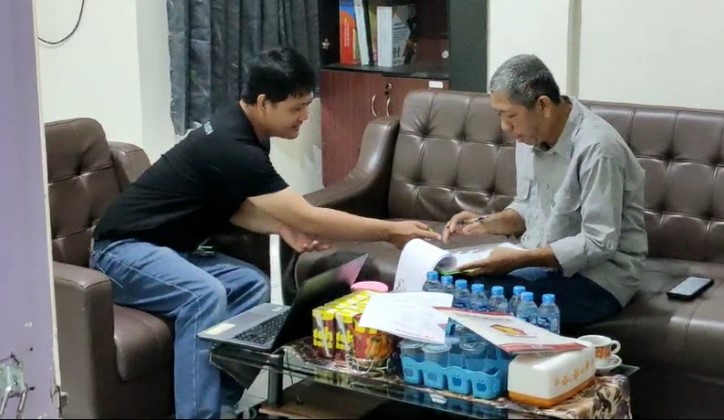 duga adanya kecurangan, caleg Partai Gerindra Kota Banjarmasin, Husaini, mendatangi kantor Bawaslu Kota Banjarmasin