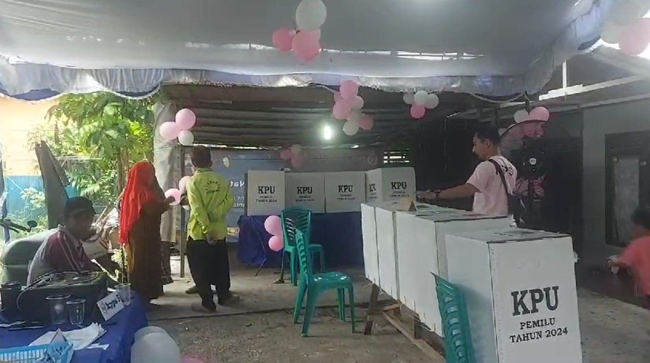 nuansa pink terlihat pada TPS 60 di Teluk Dalam Banjarmasin