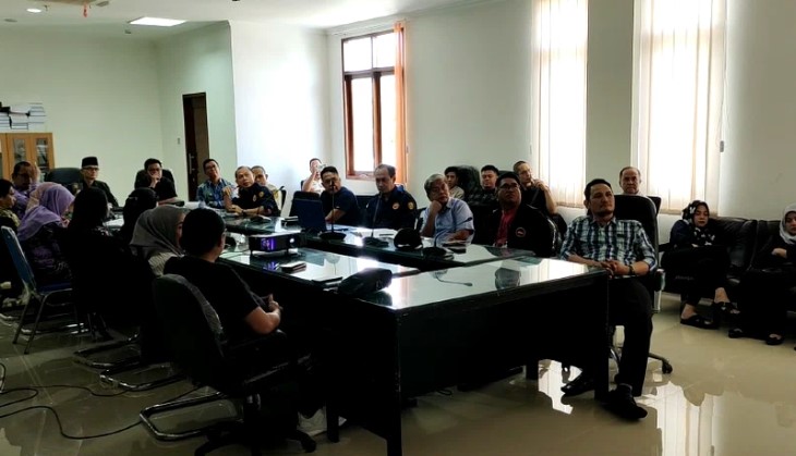 Beberapa pemilik rumah dan pekerja billiar serta beberapa pengurus POBSI Kalimantan Selatan menyambangi kantor DPRD Kota Banjarmasin