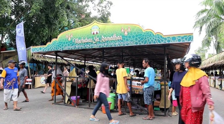 Pasar Wadai Ramadhan di halaman Pasar Limbur Raya