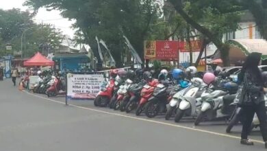 parkir roda 2 di Pasar Wadai Ramadhan Banjarmasin