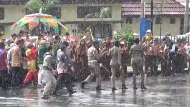 pawai piala adipura di Kota Banjarbaru disertai hujan