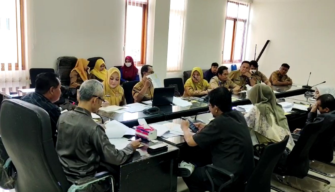 DPRD Kota Banjarmasin melakukan rapat di seluruh komisi terkait pembahasan LKPJ Walikota