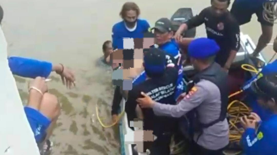 Proses Evakuasi korban tenggelam di Sungai Martapura