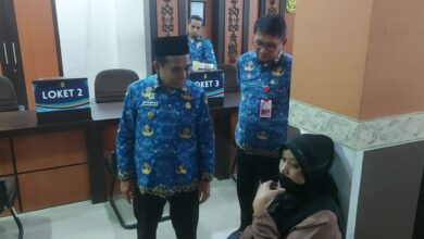 Wakil Wali Kota Banjarmasin, Arifin Noor, memantau langsung pelayanan di Dinas Kependudukan dan Pencatatan Sipil