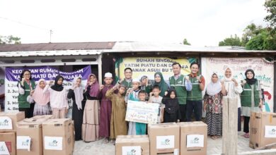 penyerahan bantuan program Employee Volunteering Program (EVP)