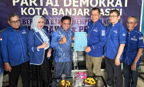 Arifin Noor mendaftarkan diri ke Partai Demokrat Banjarmasin