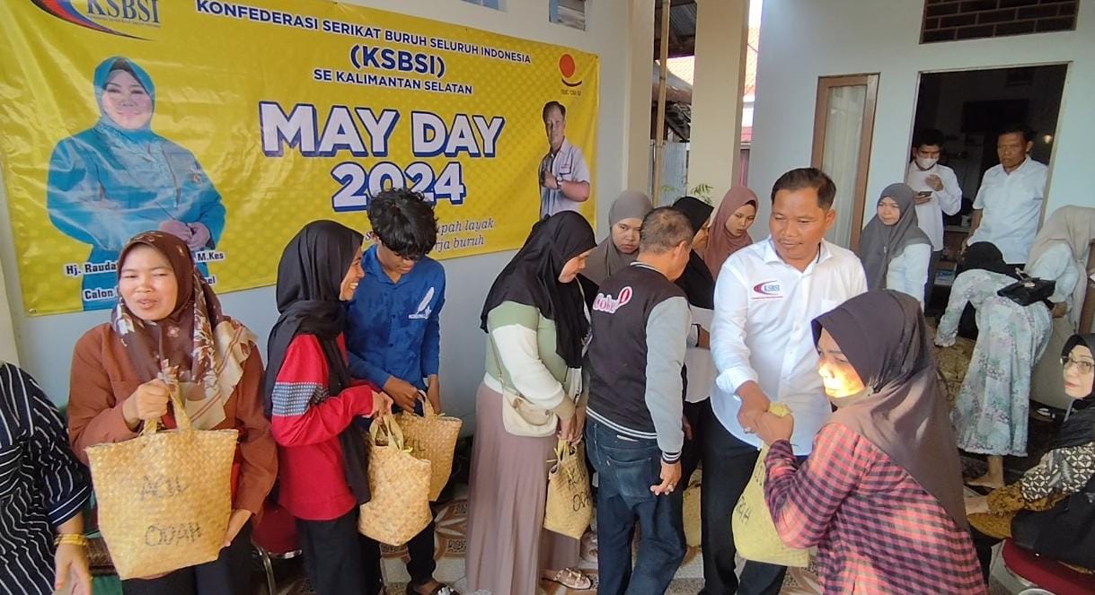 Buruh di Kalsel Terima Bantuan Paket Sembako