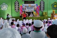 Dispersip Tanah Bumbu menggelar kegiatan storytelling di TK Syarif Abbas