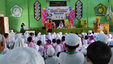 Dispersip Tanah Bumbu menggelar kegiatan storytelling di TK Syarif Abbas