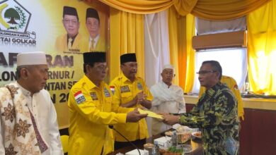 Diwakili oleh Guru Wildan, Acil Odah, resmi mendaftarkan diri sebagai bakal calon Gubernur Kalimantan Selatan