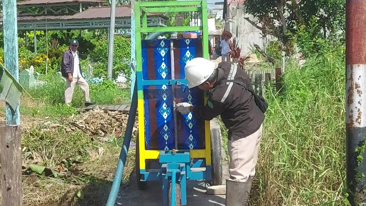 GWOPA, difasilitasi oleh WaterLink, baru-baru ini mengamati langsung proses penyedotan septic tank