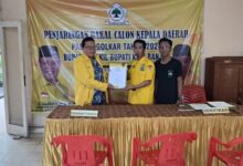 Ketua DPD Partai Golkar Banjar H Rusli melalui jajaran pengurus Partai Golkar resmi mendaftar