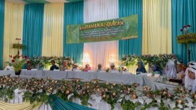 Sebanyak 120 santri dan santriwati dari 24 TPQ se-Kecamatan Banjarmasin Utara menjalani prosesi khataman Al Quran