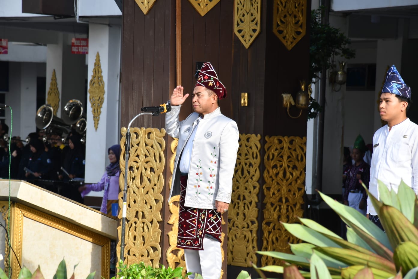 Wakil Wali Kota Banjarmasin, Arifin Noor, memimpin langsung apel peringatan Hari Pendidikan Nasional di Balai Kota Banjarmasin