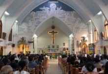 jemaat Gereja Katedral Banjarmasin melaksanakan ibadah Kenaikan Yesus Kristus