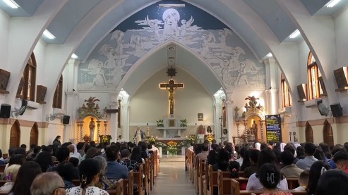 jemaat Gereja Katedral Banjarmasin melaksanakan ibadah Kenaikan Yesus Kristus