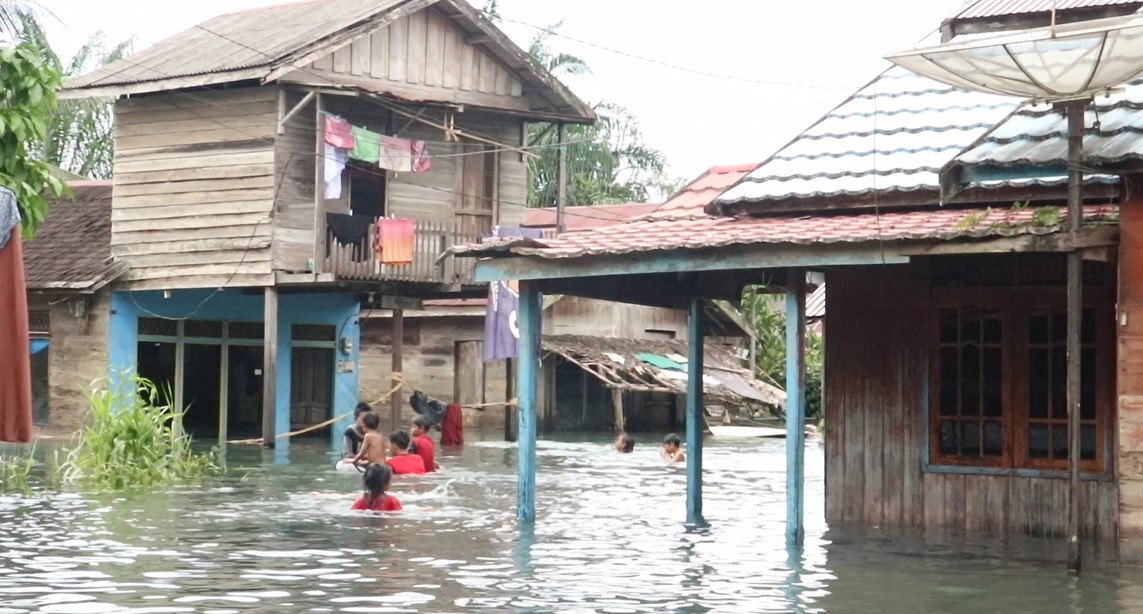 Musibah banjir masih mengepung 30 desa di enam kecamatan di Kabupaten Tanah Bumbu