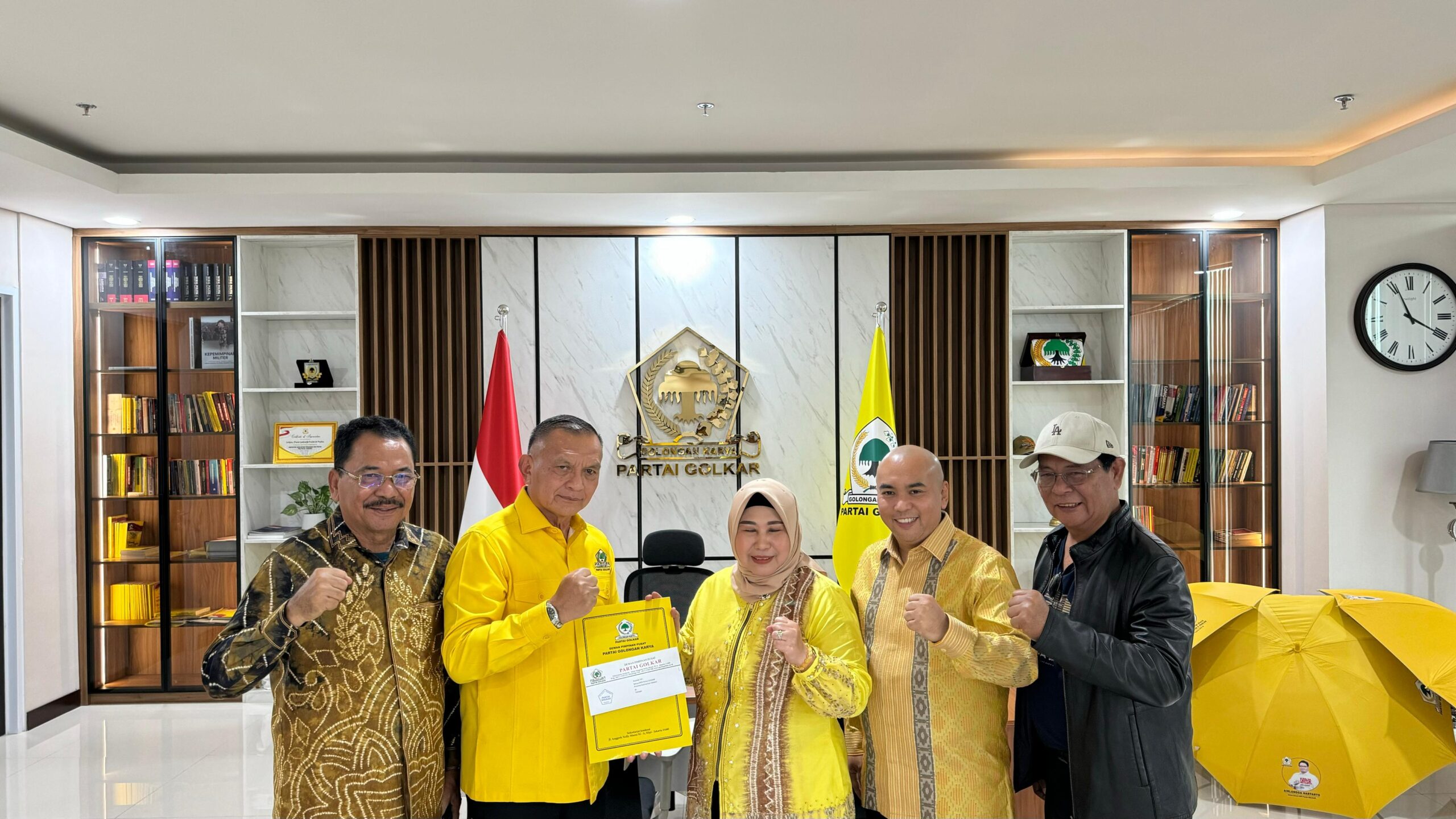 Acil Odah dan Rozanie datang ke kantor DPP Golkar di Jakarta