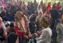 Seratus lebih ibu rumah tangga di Desa Tambak Anyar Ilir, Kecamatan Martapura Timur, Kabupaten Banjar, dilatih mengolah makanan bergizi untuk mencegah stunting