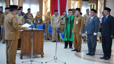 Wali Kota Banjarmasin, Ibnu Sina, melantik tiga pejabat eselon dua atau setara kepala SKPD