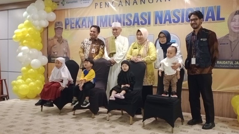 gerakan imunisasi polio untuk menyukseskan pencanangan Pekan Imunisasi Nasional Polio 2024