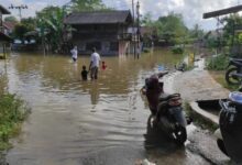 meluapnya Sungai Asam-asam genangi pemukiman warga