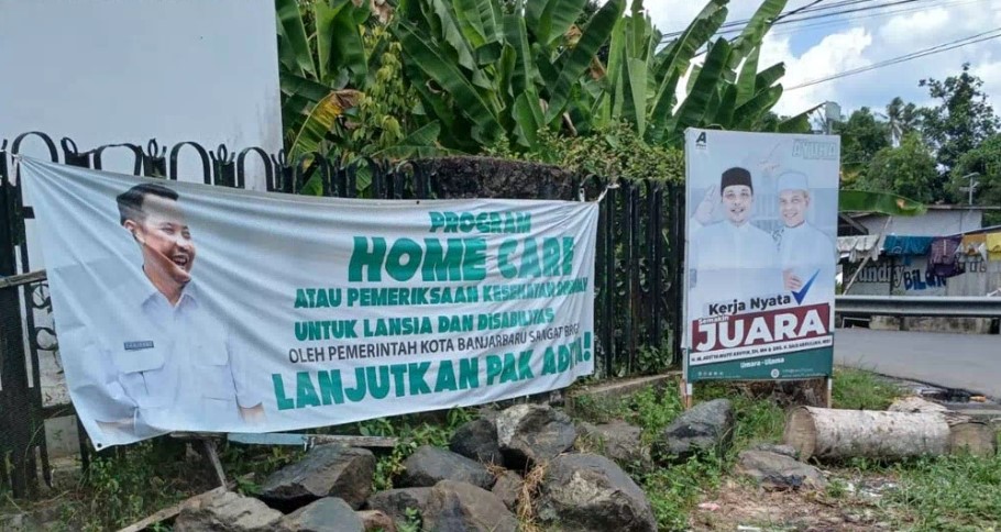 Salah satu baliho yang menampilkan poster Walikota Banjarbaru Aditya Mufti Ariffin lengkap dengan seragam dinas