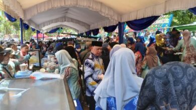 suasana makanan gratis pada saat hari jadi Kabupaten Banjar