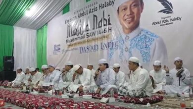 Ustadz Das'ad Latif Ajak Ribuan Jemaah Bersalawat