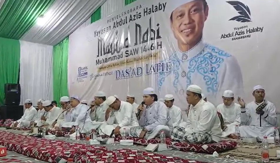 Ustadz Das'ad Latif Ajak Ribuan Jemaah Bersalawat