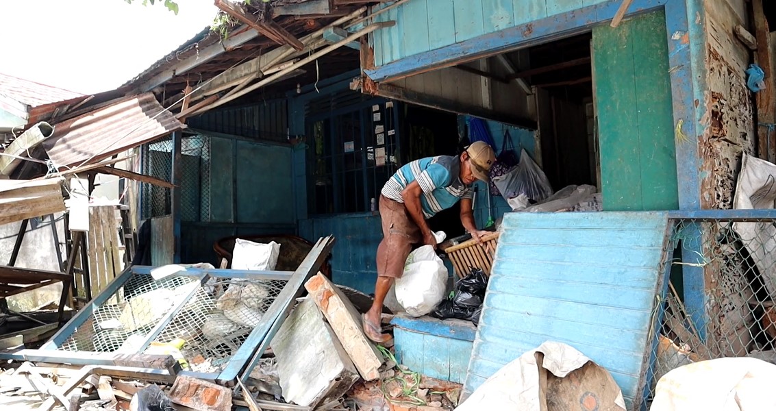 kondisi rumah yang tertabrak truk