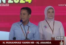 Paslon 02 Yamin-Ananda pada sesi debat perdana wali kota dan wakil wali kota Banjarmasin