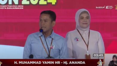 Paslon 02 Yamin-Ananda pada sesi debat perdana wali kota dan wakil wali kota Banjarmasin