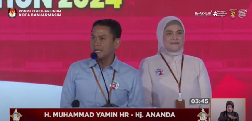 Paslon 02 Yamin-Ananda pada sesi debat perdana wali kota dan wakil wali kota Banjarmasin