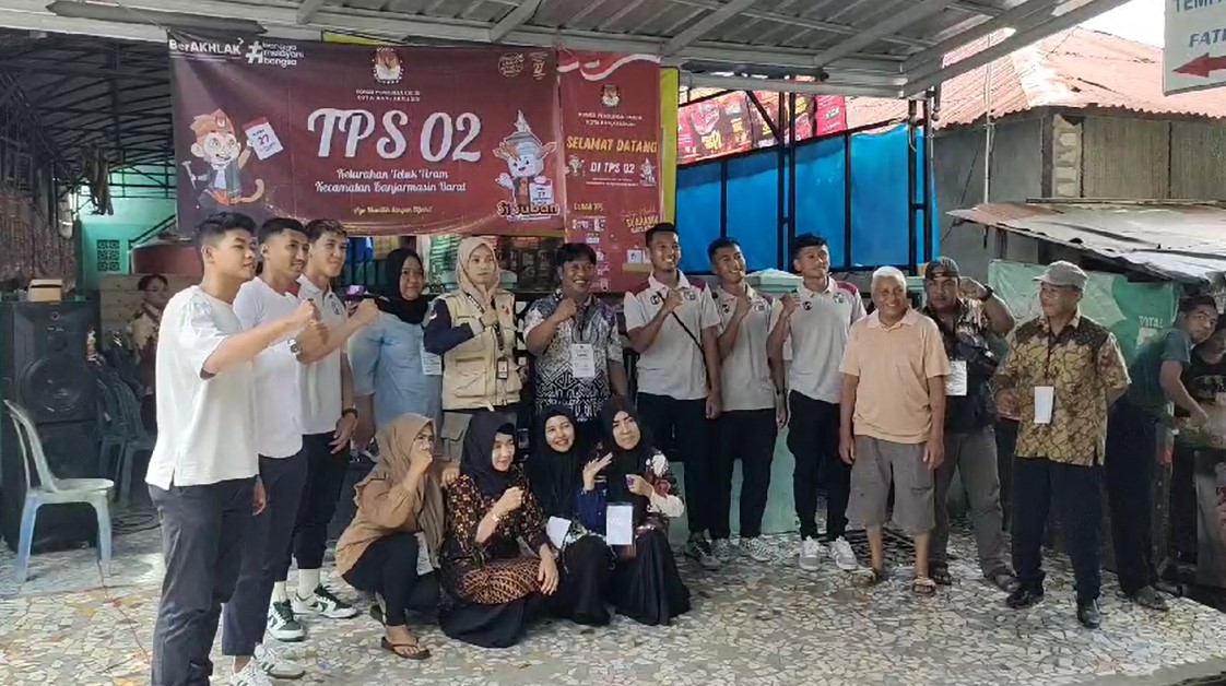 Ikut Ramaikan Pemilukada, Skuad Barito Putera Sambangi Beberapa TPS