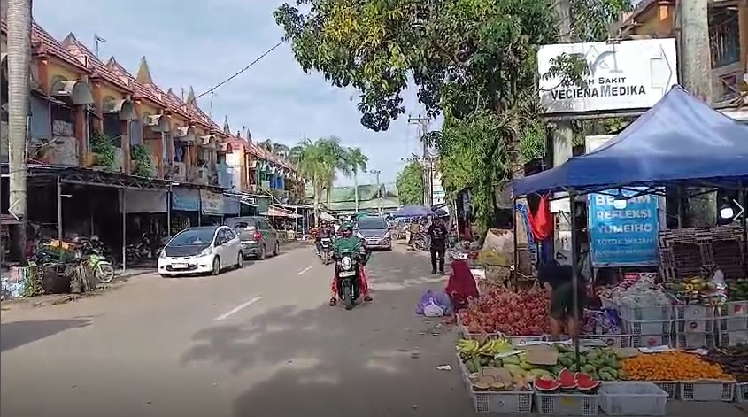 Pusat Perbelanjaan Sekumpul, Martapura, yang berlokasi di persimpangan Jalan Ahmad Yani