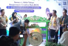 pemukulan gong pembukaan expo Kreativitas Pemuda dan Cangkurah