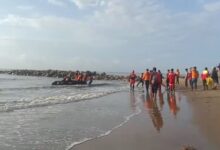 proses pencarian korban tenggelam di Pantai Jorong