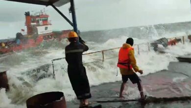 situasi angin kencang dan grlombang tinggi di perairan Laut Taboneo