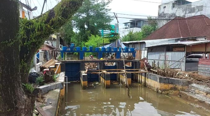 Proyek Pintu Air di Sungai Belasung Molor