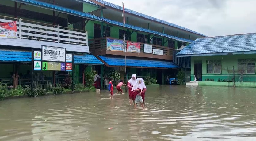 SDN Kertak Hanyar 1 dan 2, Kecamatan Kertak Hanyar langganan banjir