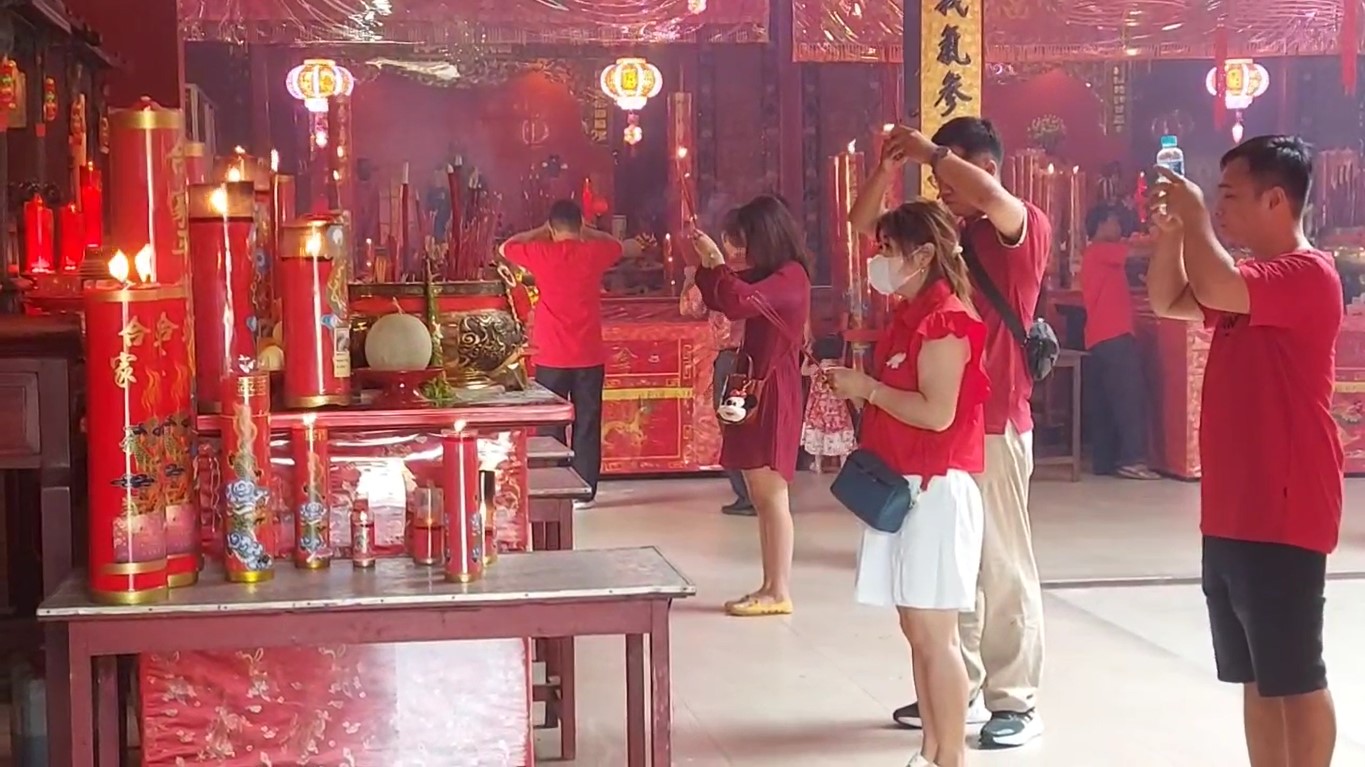 Klenteng Soetji Nurani Dipadati Umat Tri Dharma