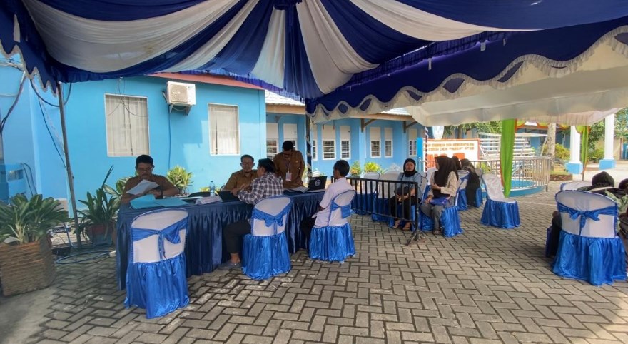 Nurhayati Lebih Memilih Datangi Sekolah Ketimbang Pendaftaran Online